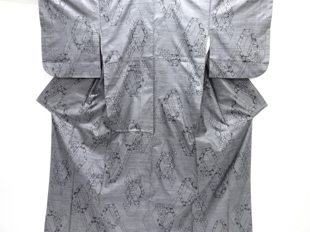 大特価品　変わり亀甲に花模様織り出し本場泥大島紬着物(9マルキ)